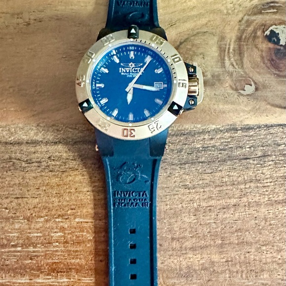 Invicta Accessories - Invicta Subaqua 10132 Silicone bracelet watch - worn once - excellent condition